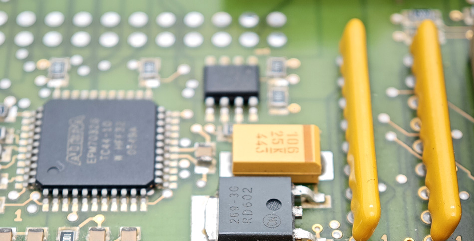 Razprava o večvrstnem in maloserijskem načinu proizvodnje v tovarni PCBA