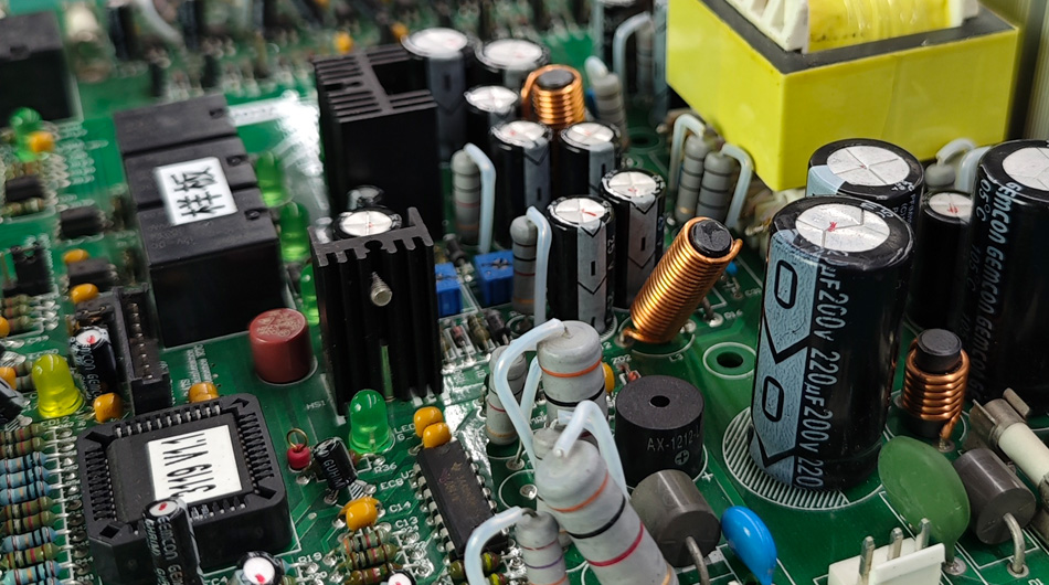 Vpliv večkanalnega komunikacijskega mehanizma tovarn PCBA na podporo strankam