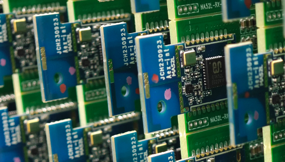 Kako se tovarne PCBA spopadajo s proizvodnimi potrebami zelo zapletenih zasnov vezij?