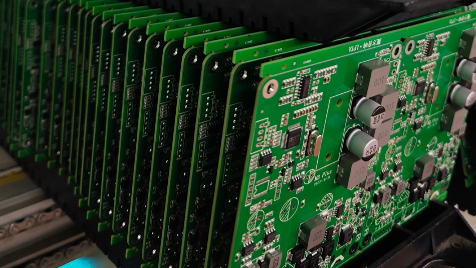 Dešifriranje sistema spremljanja kakovosti celotnega procesa v tovarnah PCBA