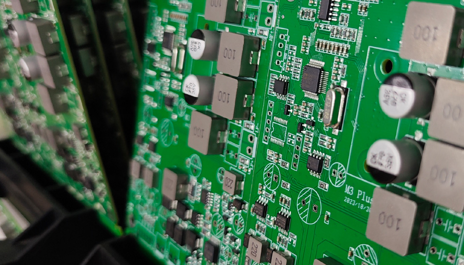 Od načrtovanja proizvodnje do končne dostave: strategije optimizacije procesov za tovarne PCBA