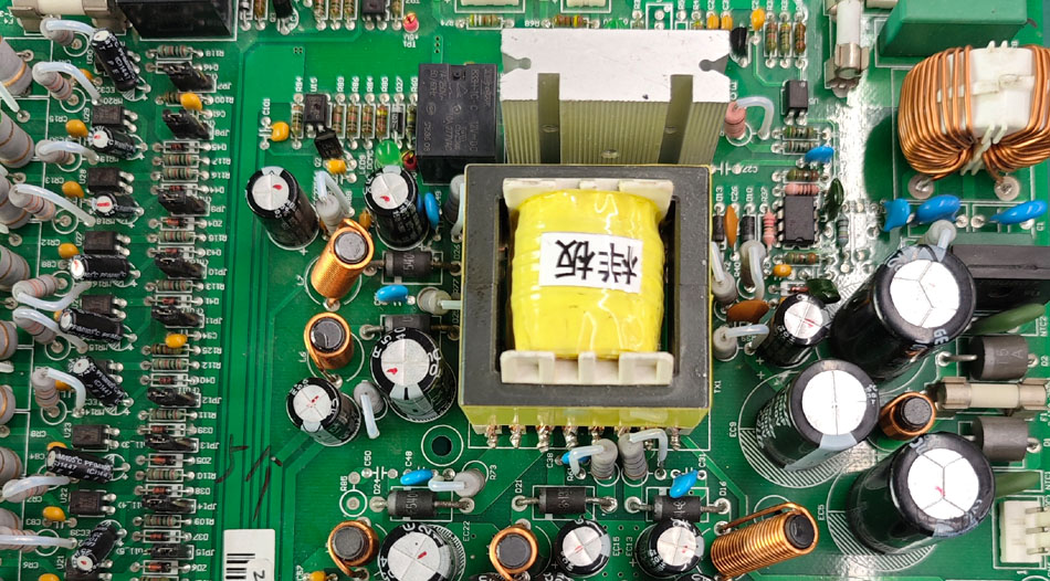 Kako lahko inovativne tehnologije v tovarnah PCBA zmanjšajo projektna tveganja?