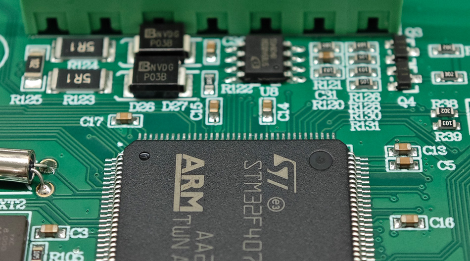 Visoko natančna obdelava RCU PCBA: Katere tehnološke inovacije so spremenile industrijske standarde?